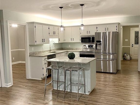 3rd image of 1504 Treetop Ln