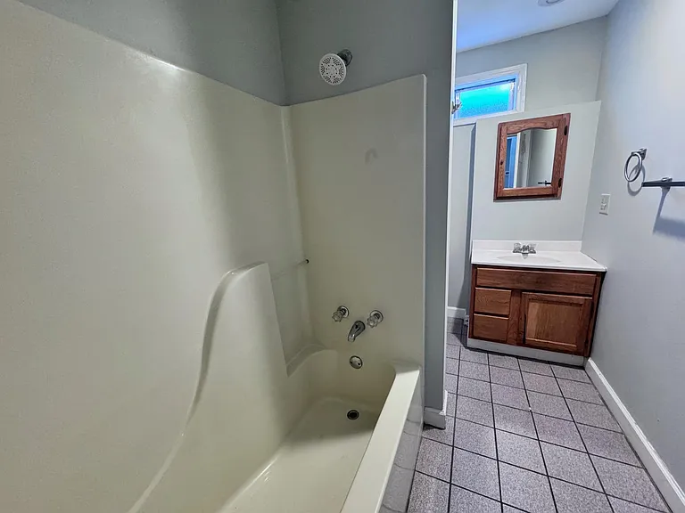 607 Warner Ave — Photo 11