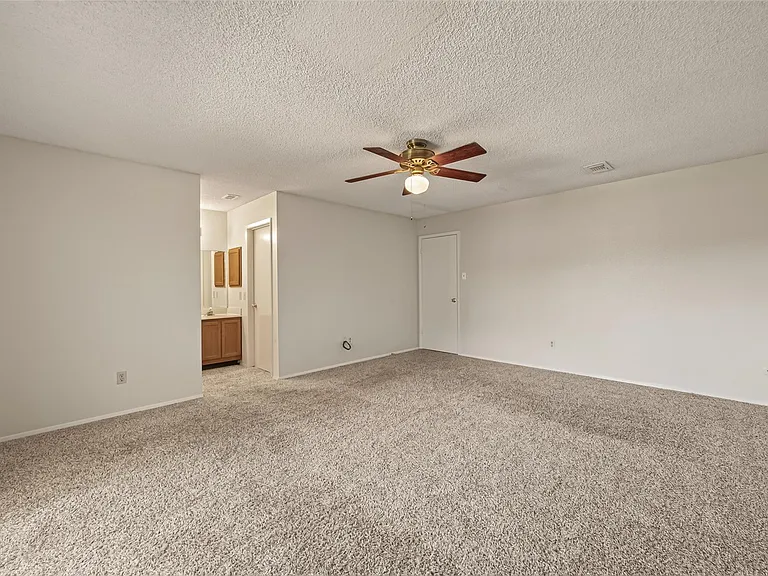 1818 Foxlake Dr — Photo 26