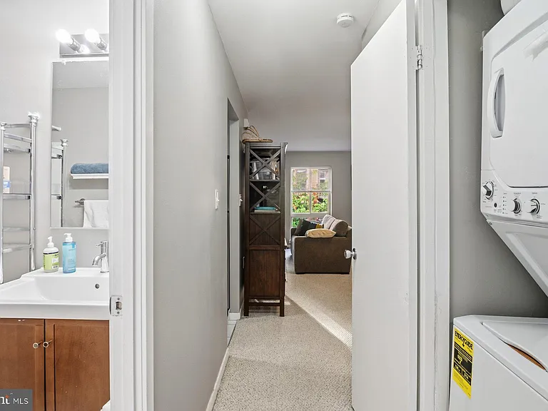 642 S Charles St #R22 — Photo 24