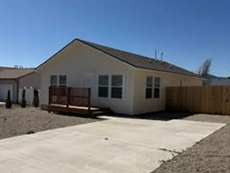 216 Onandaga Ave — Photo 1