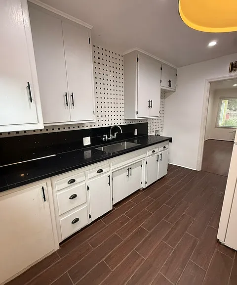 515 Thompson Ave #B — Photo 3