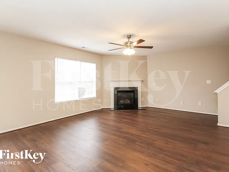2709 Buckleigh Dr — Photo 3