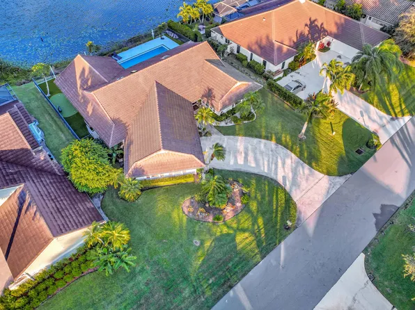 19 Cambria Road E, Palm Beach Gardens, FL 33418