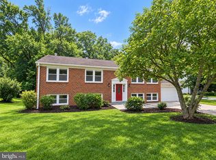 1806 Cranberry Ln, Reston, VA 20191