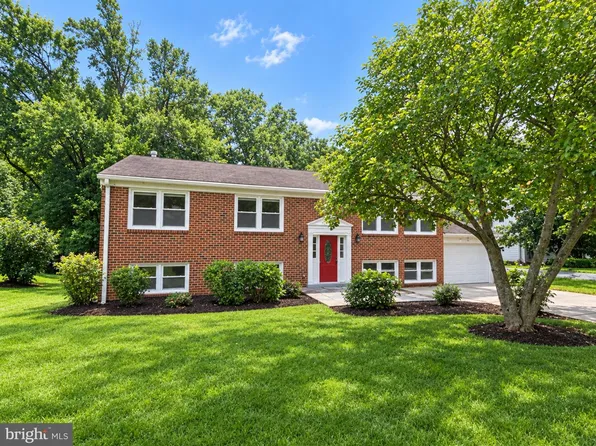1806 Cranberry Ln, Reston, VA 20191