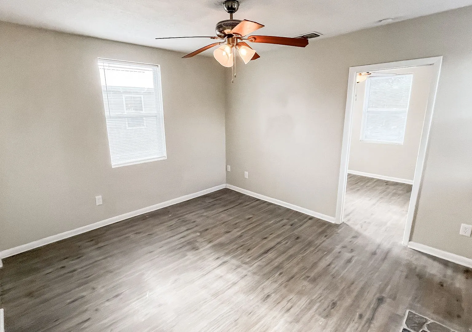 Tavares 1 Bed 1 Bath Apartment — Photo 3