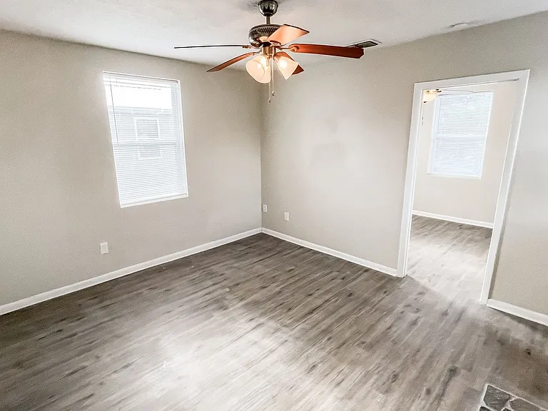 321 W Ianthe St #8 — Photo 3