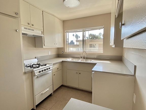 3rd image of 1193 E Washington Blvd APT 22