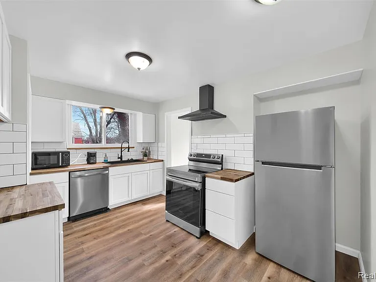 8550 W Outer Dr — Photo 6