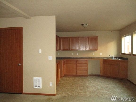 4th image of 1011 109th Street Ct E Unit 82