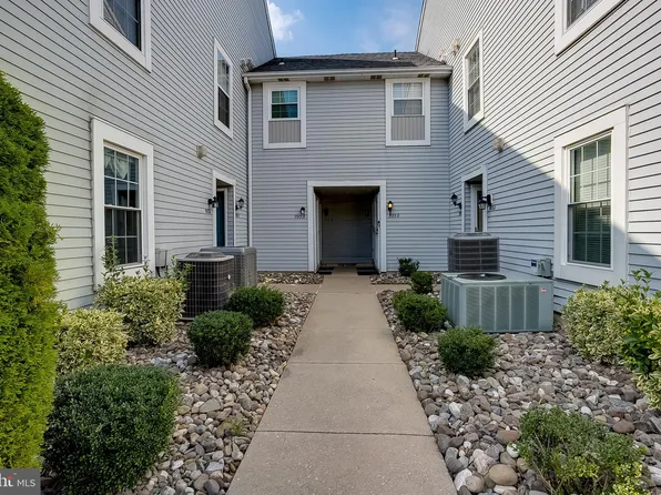 993 Scotswood Ct, Mount Laurel, NJ 08054