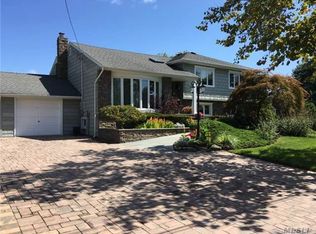 1 Bay Link, Massapequa, NY 11758