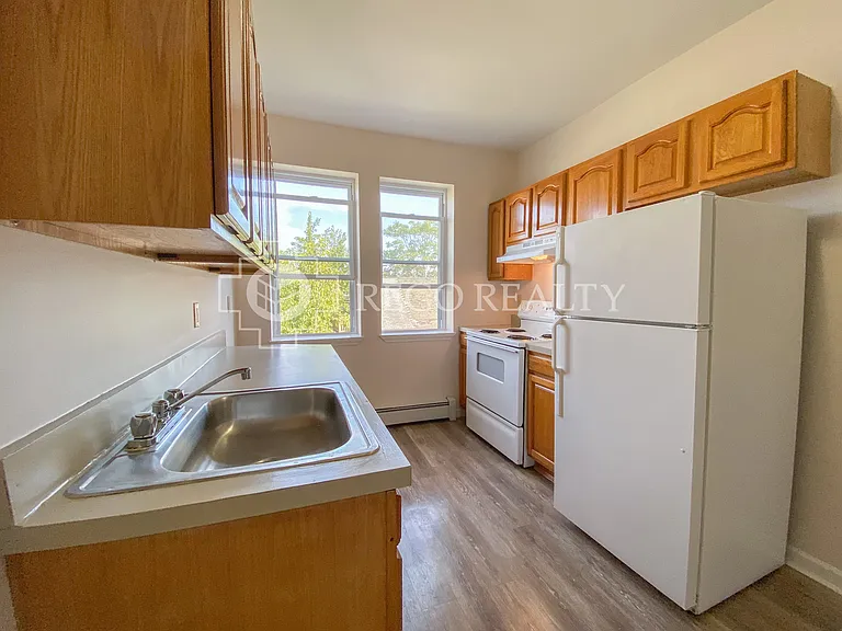 162 Ward St #303 — Photo 8