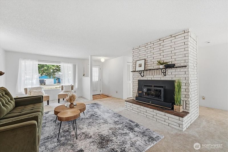 4th image of 309 W Walnut Street