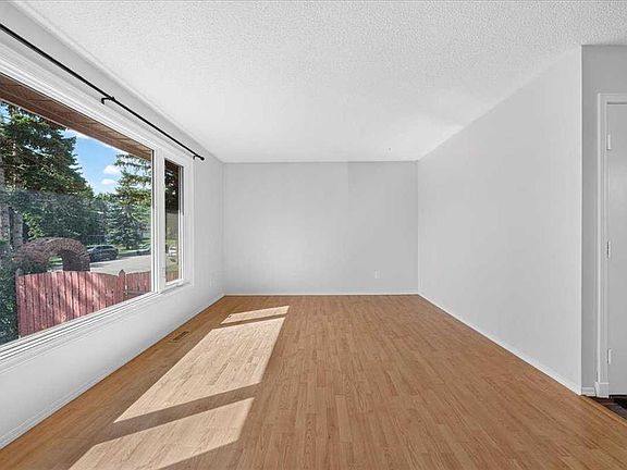 4th image of 1424 SW 11th Ave SE