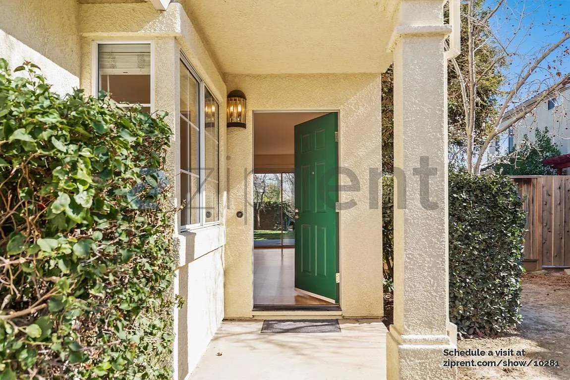 4 bed, 1653 sqft, $4,600 — Photo 2