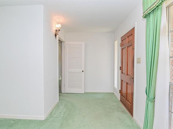 4th image of 10226 Oakpoint Dr