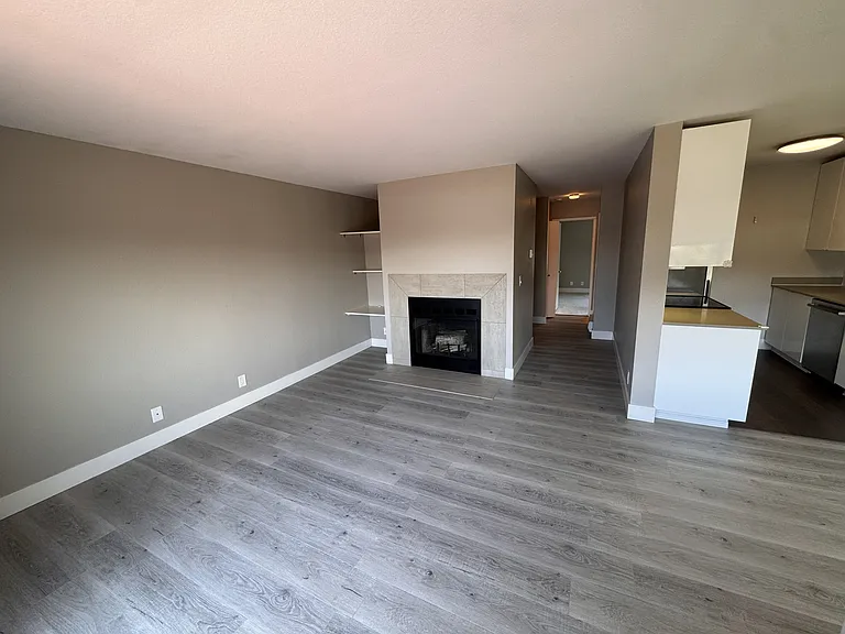 160 Lakeshore Ct — Photo 7