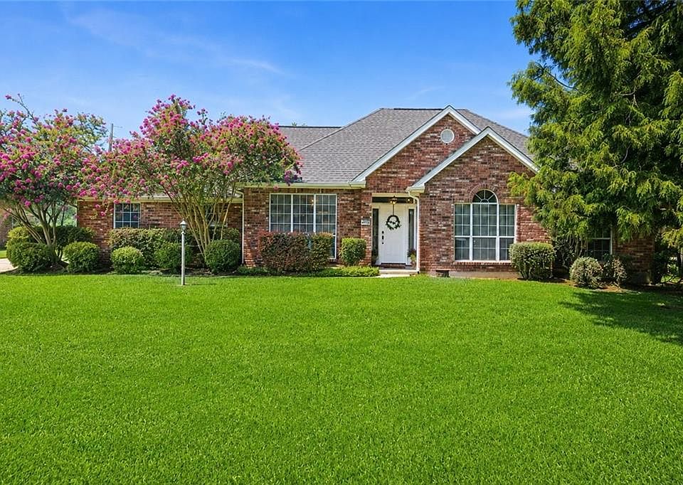 1st image of 428 Willowdale Blvd