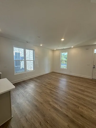 3 bed, 2.5 bath, 1200 sqft, $1,795 — Photo 3
