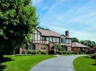103 Williamsburg Dr, Longmeadow, MA 01106