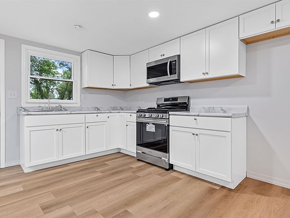 3rd image of 3707 Blackstone Ave
