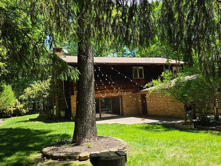 197 Winchester Dr — Photo 2