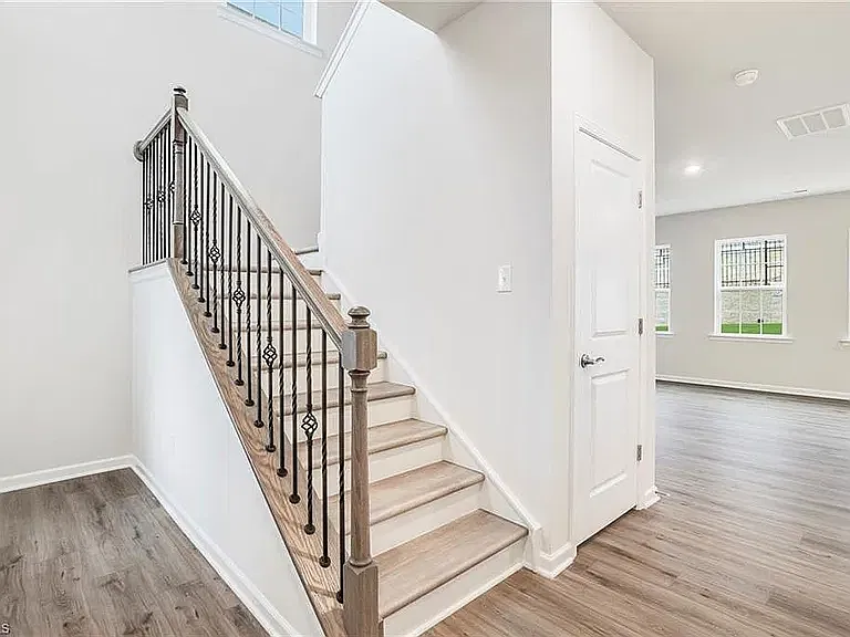 3 bed, 2.5 bath, 2030 sqft, $2,245 — Photo 3