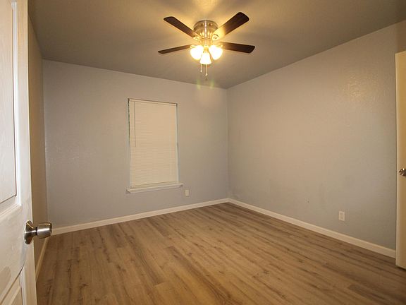 4th image of 1615 Poage Ave