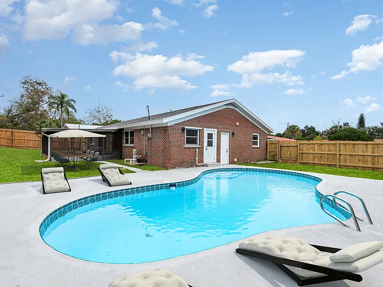 1650 Leach Cir — Photo 35