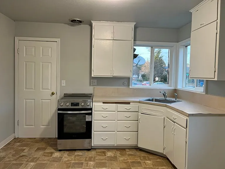 521 & 531 Gerth Ave NW — Photo 6
