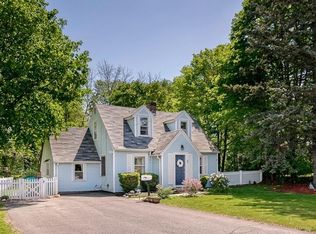 83 Grove St, Hopkinton, MA 01748