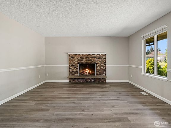 4th image of 2103 Ponderosa Drive SE