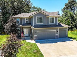 1016 SE Forest Ridge Ct, Blue Springs, MO 64014