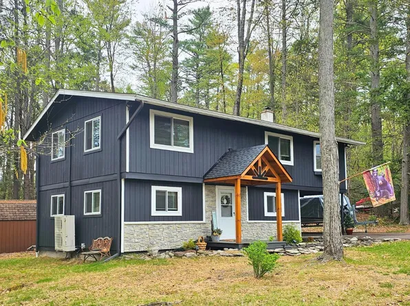 128 Terrace Dr, Lakeville, PA 18438