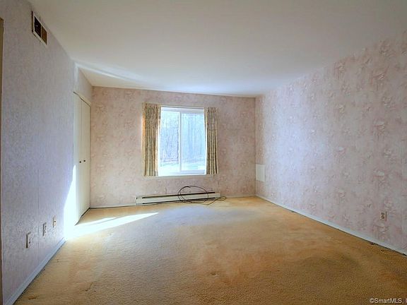5th image of 3 Candlewood Dr Unit 3