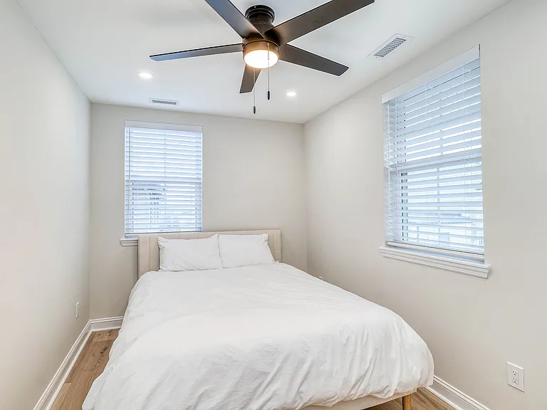 129 N New Haven Ave #2 — Photo 16