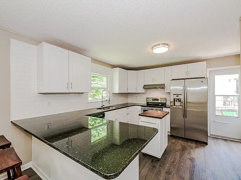6814 Barrington Dr — Photo 6