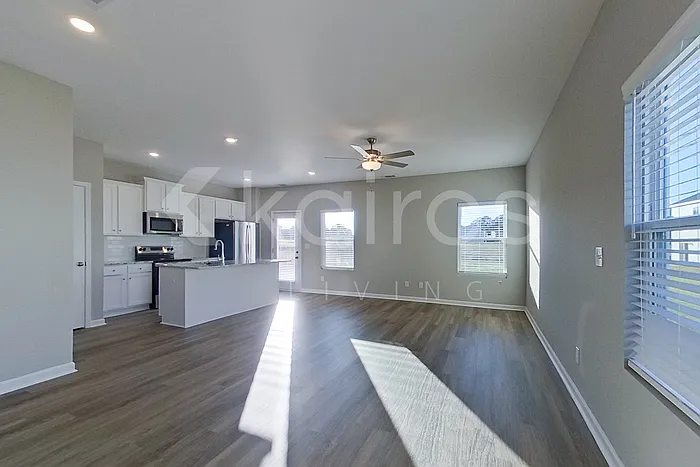 4 bed, 2.5 bath, 1703 sqft, $1,925 — Photo 3