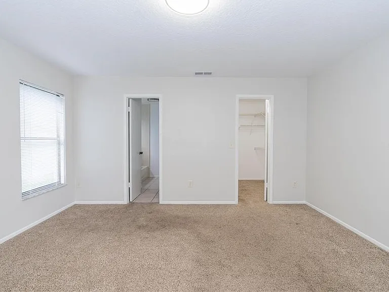 660 Holbrook Cir — Photo 6