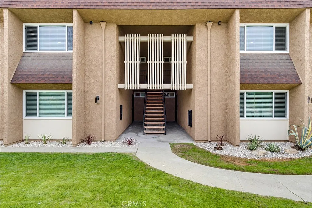 2 bed, 956 sqft, $2,200 — Photo 3