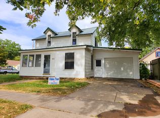 612 6th St SW, Independence, IA 50644