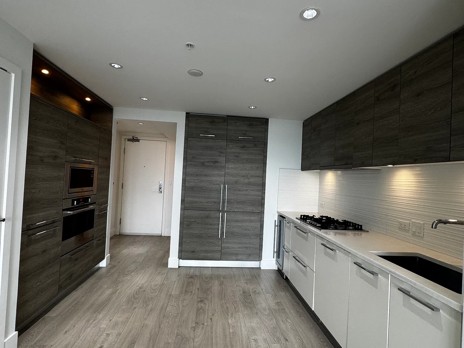 1 bed, 610 sqft, $2,300 — Photo 3