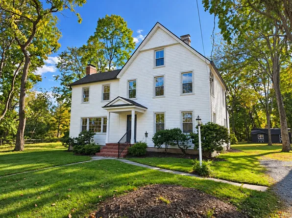 14 Village Rd, New Vernon, NJ 07976