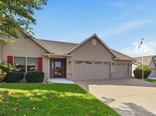 3212 Majestic Dr, Muscatine, IA 52761