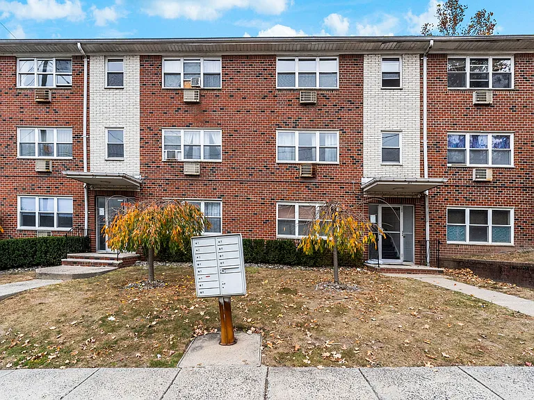 313 Grantwood Blvd #6 — Photo 1