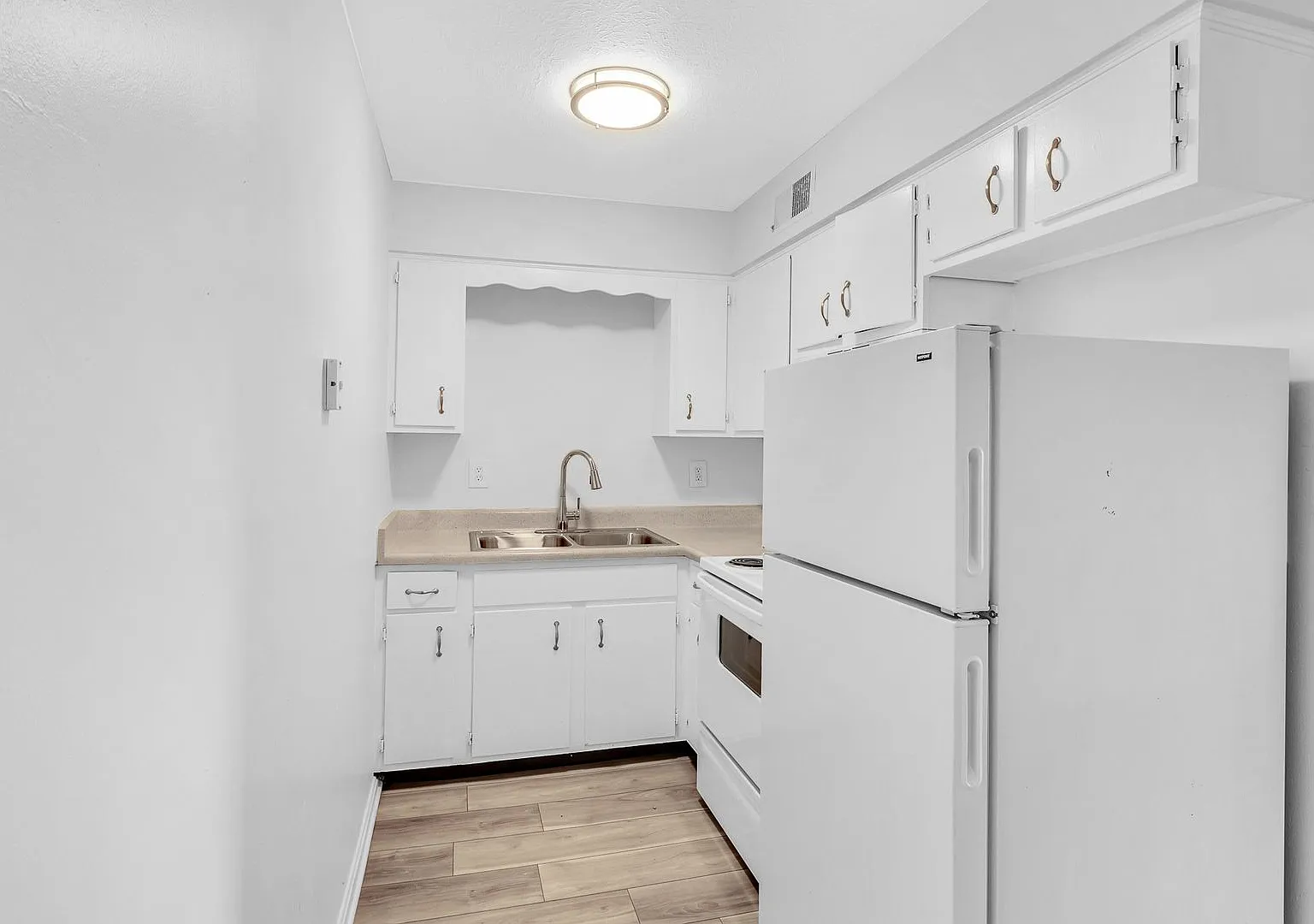 Yorktown Apartments — Photo 3
