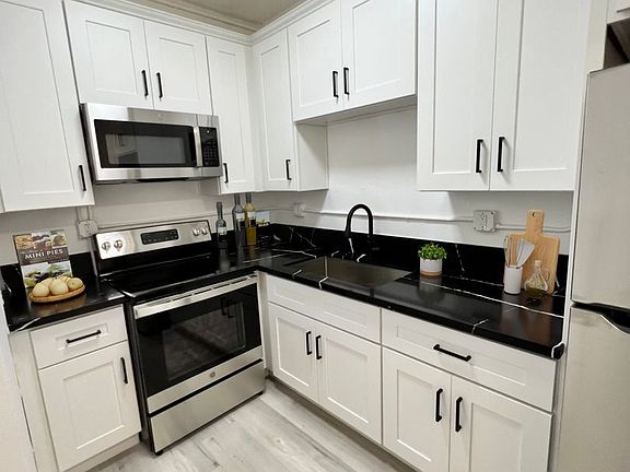 4th image of 168 S Normandie Ave #F108