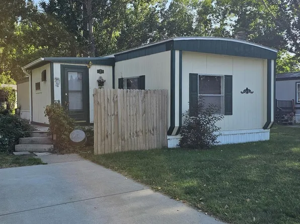 611 Yorkshire Ln, Bismarck, ND 58504